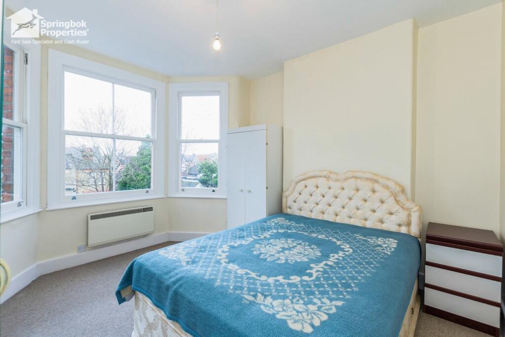 Bedroom before redesign