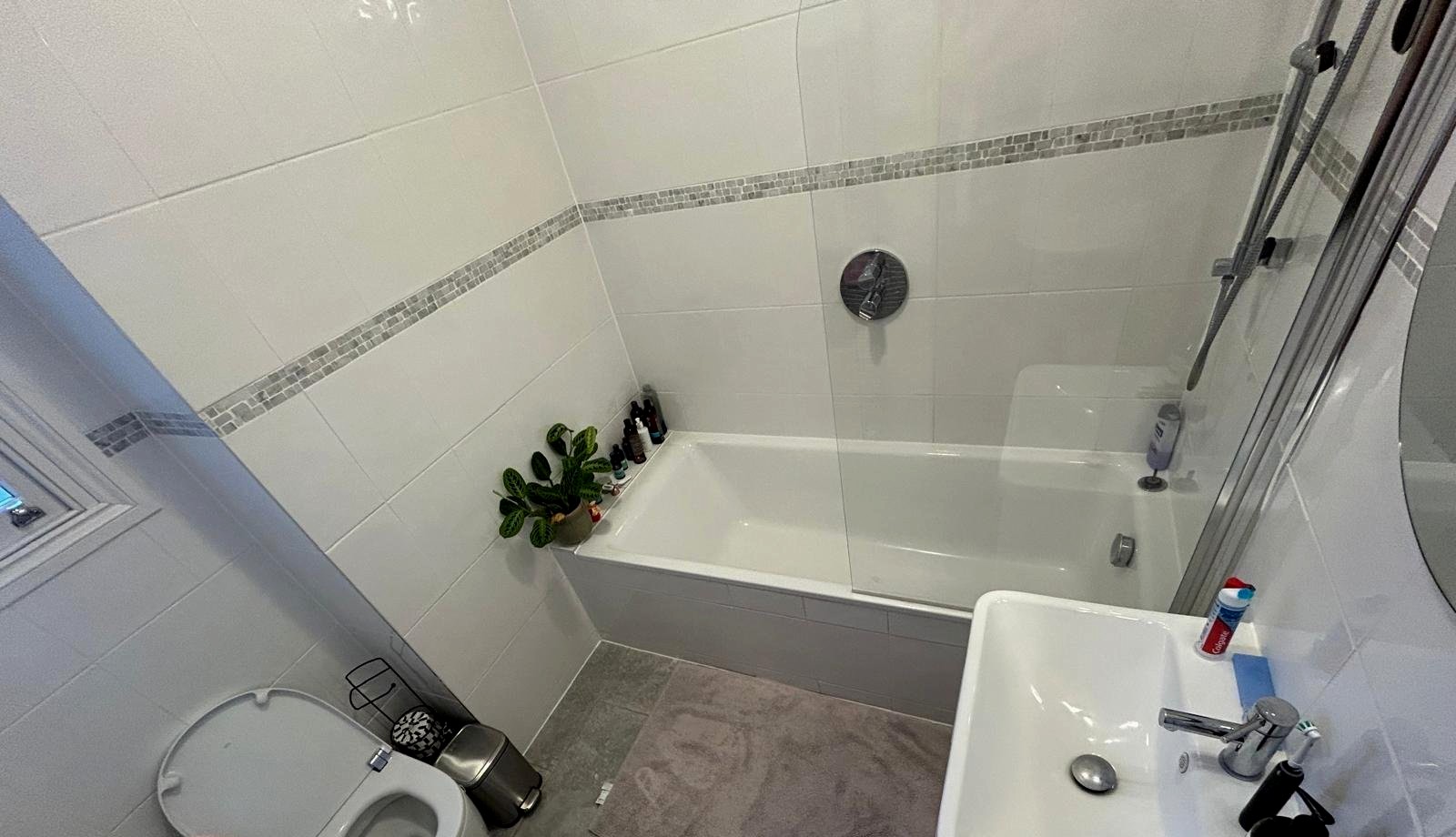 Elliott's bathroom before redesign